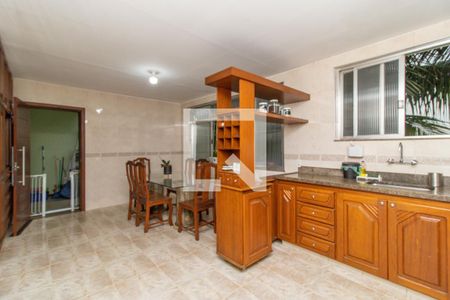 Casa à venda com 360m², 5 quartos e 6 vagasCasa 1- Cozinha