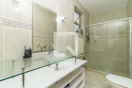 Casa à venda com 360m², 5 quartos e 6 vagasCasa 1- Banheiro Social