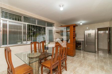 Casa à venda com 360m², 5 quartos e 6 vagasCasa 1- Cozinha