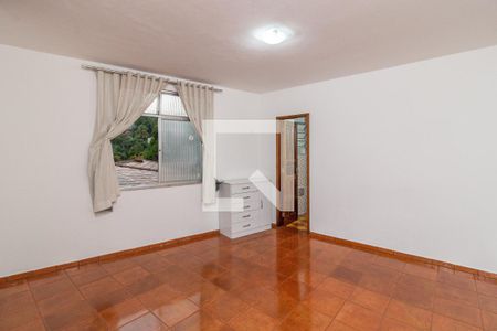 Casa à venda com 360m², 5 quartos e 6 vagasCasa 2 - Suíte