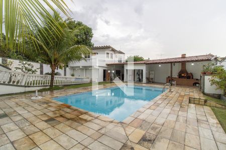 Casa à venda com 360m², 5 quartos e 6 vagasÁrea Externa - Piscina