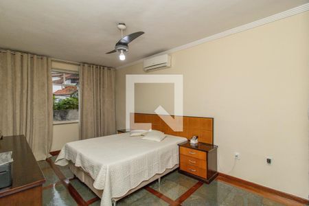 Casa à venda com 360m², 5 quartos e 6 vagasCasa 1 - Suíte