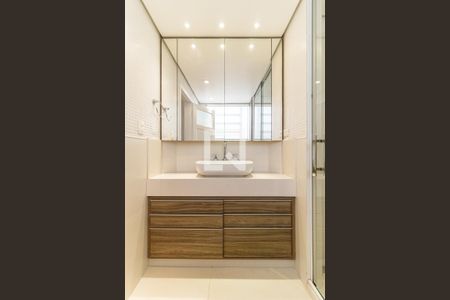 Apartamento para alugar com 140m², 3 quartos e 1 vaga Apartamento para alugar com 140m², 3 quartos e 1 vagaBanheiro da Suíte