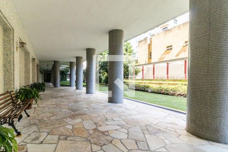 Hall Social de apartamento para alugar com 3 quartos, 140m² em Higienópolis, São Paulo