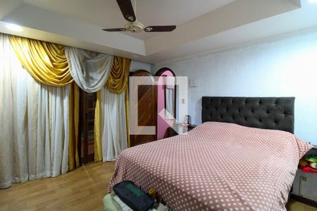 Casa à venda com 270m², 3 quartos e 6 vagasQuarto Suíte