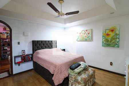 Casa à venda com 270m², 3 quartos e 6 vagasQuarto Suíte