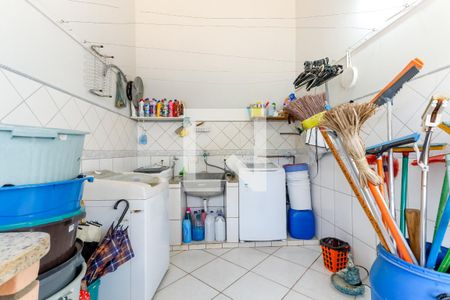 Casa de condomínio à venda com 600m², 6 quartos e 5 vagas Casa de condomínio à venda com 600m², 6 quartos e 5 vagasÁrea de Serviço