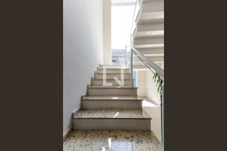 Casa de condomínio à venda com 600m², 6 quartos e 5 vagas Casa de condomínio à venda com 600m², 6 quartos e 5 vagasEscada Quartos