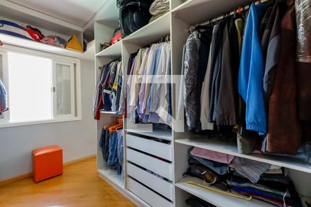 Casa de condomínio à venda com 600m², 6 quartos e 5 vagas Casa de condomínio à venda com 600m², 6 quartos e 5 vagasCloset Suíte 1