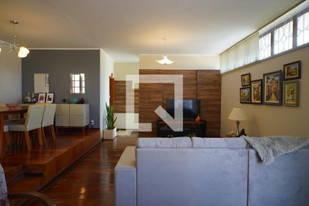 Sala de casa à venda com 4 quartos, 234m² em Petrópolis, Porto Alegre