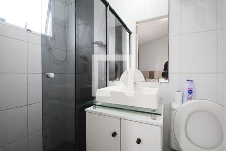 Banheiro da Suíte de casa de condomínio à venda com 3 quartos, 180m² em Conceição, Osasco