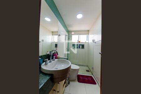 Casa à venda com 450m², 5 quartos e 2 vagas Casa à venda com 450m², 5 quartos e 2 vagasBanheiro Social