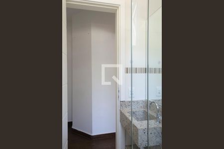 Casa de condomínio para alugar com 105m², 3 quartos e 2 vagasBanheiro do Quarto 1