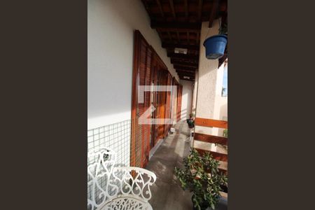 Casa à venda com 240m², 4 quartos e 2 vagasSacada dos Quartos 1 e 2