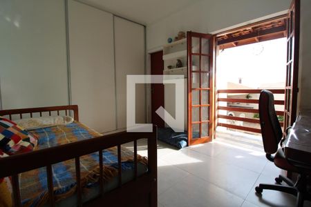 Casa à venda com 240m², 4 quartos e 2 vagasQuarto 2 (suíte)