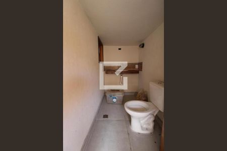 Casa à venda com 240m², 4 quartos e 2 vagasQuintal - banheiro