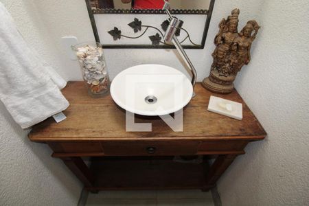 Casa à venda com 240m², 4 quartos e 2 vagasLavabo