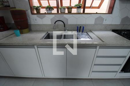 Casa à venda com 240m², 4 quartos e 2 vagasCozinha