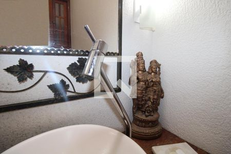 Casa à venda com 240m², 4 quartos e 2 vagasLavabo