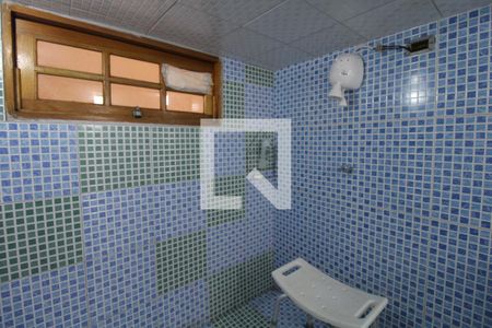 Casa à venda com 240m², 4 quartos e 2 vagasPorão - Banheiro