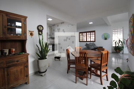 Casa à venda com 240m², 4 quartos e 2 vagasSala