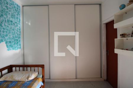 Casa à venda com 240m², 4 quartos e 2 vagasQuarto 2 (suíte)