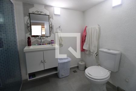 Casa à venda com 240m², 4 quartos e 2 vagasPorão - Banheiro