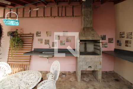 Casa à venda com 240m², 4 quartos e 2 vagasQuintal