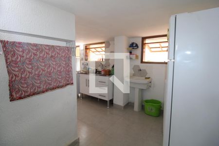 Casa à venda com 240m², 4 quartos e 2 vagasPorão - Área de serviço