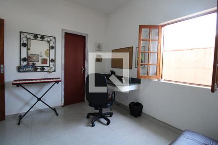 Casa à venda com 240m², 4 quartos e 2 vagasQuarto 3 (suíte)