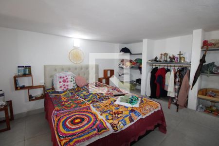 Casa à venda com 240m², 4 quartos e 2 vagasPorão - Quarto 