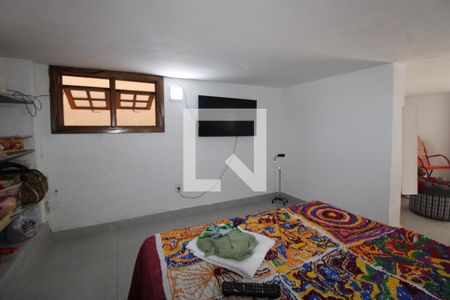 Casa à venda com 240m², 4 quartos e 2 vagasPorão - Quarto 