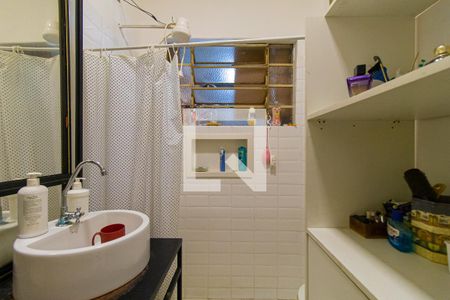 Apartamento à venda com 64m², 1 quarto e sem vagaBanheiro