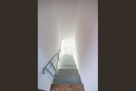 Escadas de casa para alugar com 2 quartos, 50m² em Casa Verde, São Paulo