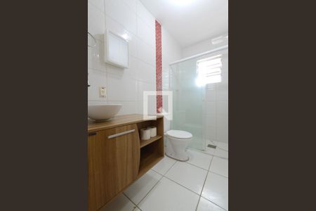 Banheiro de apartamento para alugar com 1 quarto, 30m² em Ipiranga, São José
