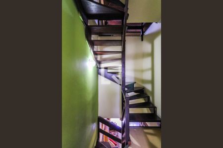 Escada de casa de condomínio à venda com 2 quartos, 115m² em Jardim Itu, Porto Alegre