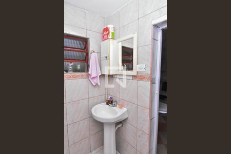 Casa à venda com 200m², 2 quartos e 1 vagaBanheiro 2