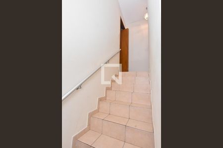 Casa à venda com 200m², 2 quartos e 1 vagaEscada