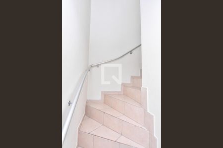 Casa à venda com 200m², 2 quartos e 1 vagaEscada