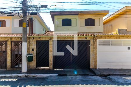 Casa à venda com 260m², 3 quartos e 5 vagas Casa à venda com 260m², 3 quartos e 5 vagasFachada