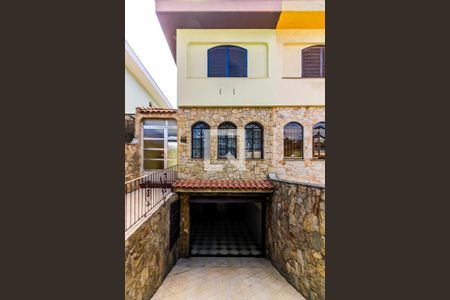 Casa à venda com 260m², 3 quartos e 5 vagas Casa à venda com 260m², 3 quartos e 5 vagasEntrada