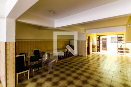 Casa à venda com 260m², 3 quartos e 5 vagas Casa à venda com 260m², 3 quartos e 5 vagasGaragem