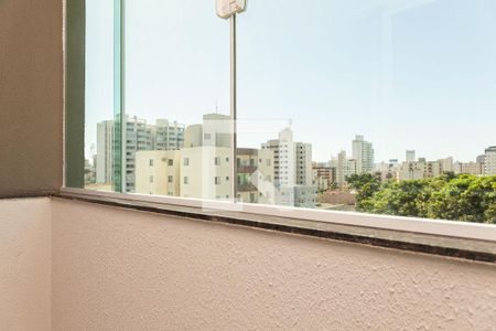 Sacada de apartamento para alugar com 3 quartos, 100m² em Saraiva, Uberlândia