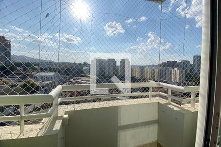 Sacada de apartamento para alugar com 2 quartos, 57m² em Jardim Tupanci, Barueri