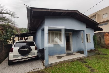 Casa à venda com 64m², 1 quarto e 2 vagasFachada