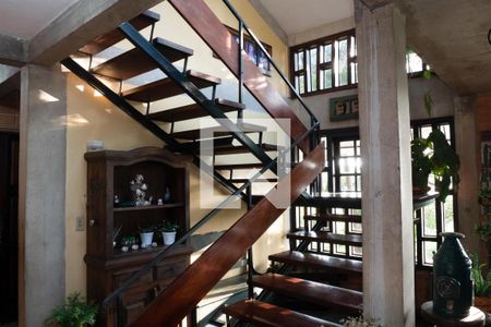 Casa para alugar com 4424m², 3 quartos e 8 vagasEscada