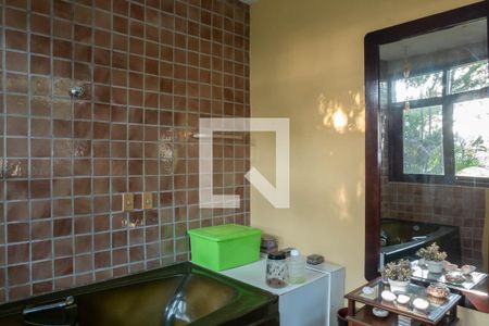 Casa para alugar com 4424m², 3 quartos e 8 vagasBanheiro Master