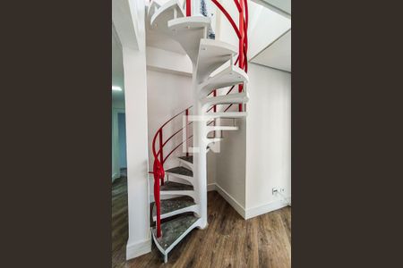 Apartamento à venda com 195m², 3 quartos e 3 vagasEscada