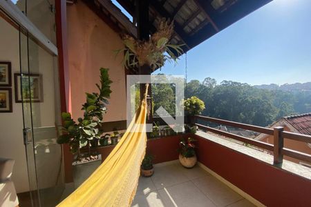 Casa à venda com 260m², 3 quartos e 4 vagas Casa à venda com 260m², 3 quartos e 4 vagasvaranda