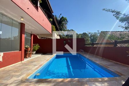 Casa à venda com 260m², 3 quartos e 4 vagas Casa à venda com 260m², 3 quartos e 4 vagasPiscina